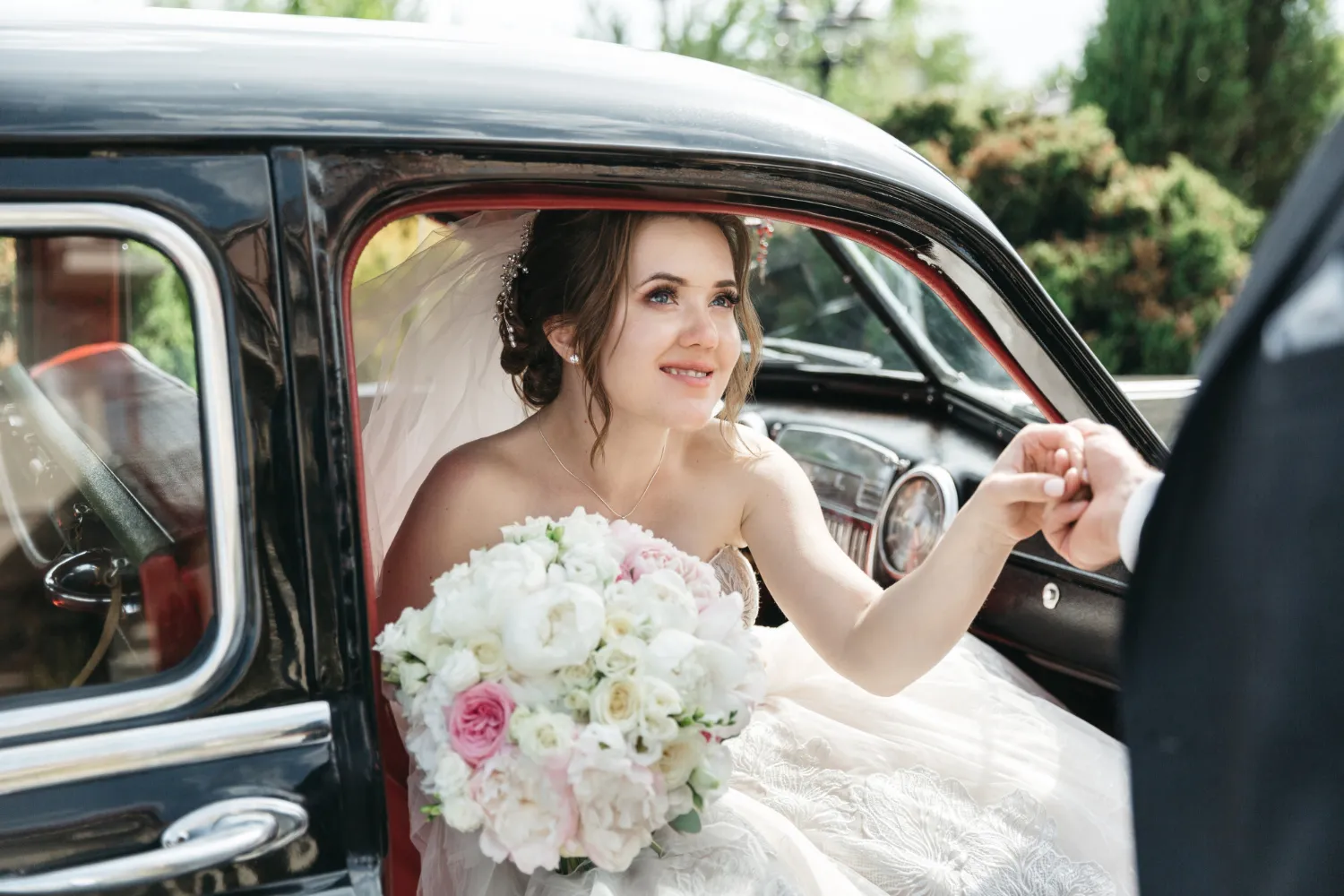 Elegant Wedding Car for a Perfectly Coordinated Celebration